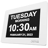 American Lifetime Day Clock - Reloj Digital Grande, Sin Abreviaturas, para Ancianos y Pacientes con Demencia - 5 Opciones de Alarmas y Recordatorios de Medicamentos - 1 Año de Garantia (Blanco)